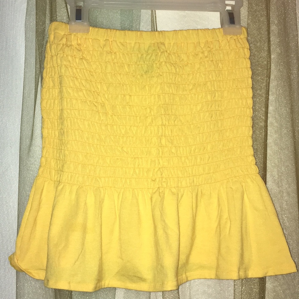 Yellow strapless shirt